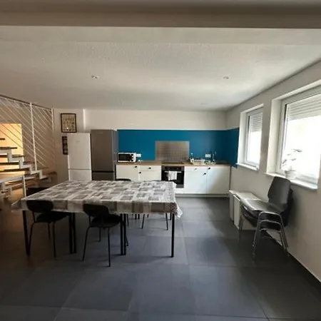 Apartament Grosse, Moderne Monteurwohnung Ab 6 Personen *