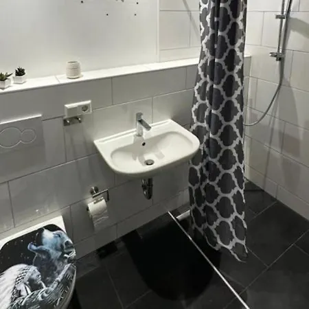Grosse, Moderne Monteurwohnung Ab 6 Personen Apartament Munzingen